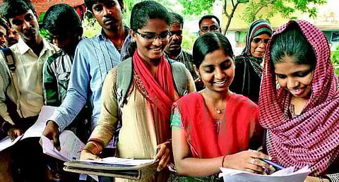 பொறியியல் படிப்புகளில் சேர குறைந்தபட்ச தகுதி மதிப்பெண் மாற்றம்