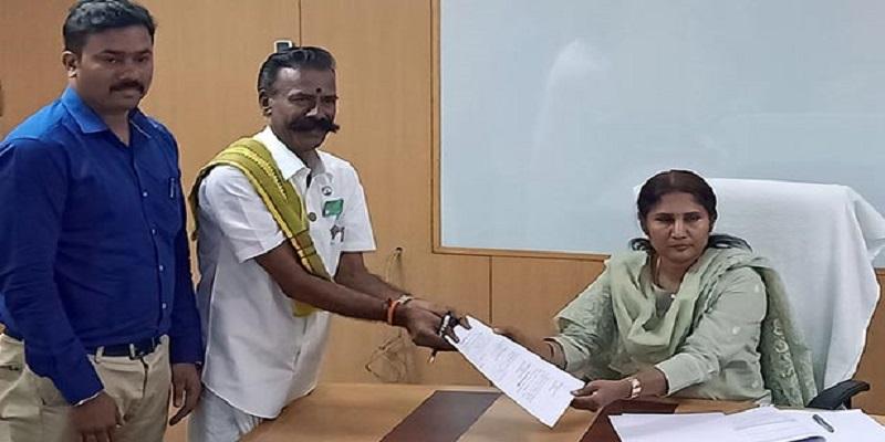நாடாளுமன்றத் தேர்தல்: மோடி, ஜெயலலிதா, கருணாநிதியை எதிர்த்து போட்டியிட்டவர் வேட்புமனுத்தாக்கல்