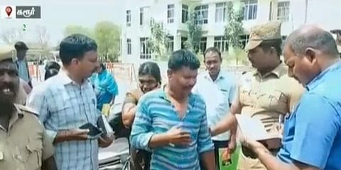 கந்துவட்டி கொடுமையால் ஆட்சியர் அலுவலகம் முன் குடும்பத்துடன் தீக்குளிக்க முயற்சி