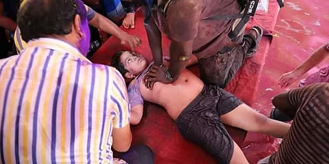 ஹோலி கொண்டாட்டத்தில் வலிப்பு ஏற்பட்டு தொட்டிக்குள் விழுந்த சிறுவன்