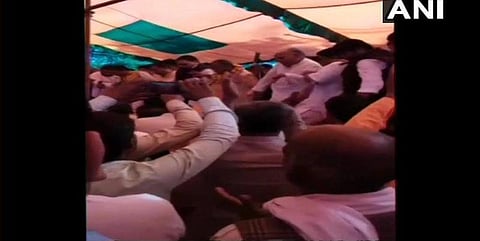 ஹோலி பண்டிகை: மேடை சரிந்து பா.ஜ.க நிர்வாகிகள் காயம்