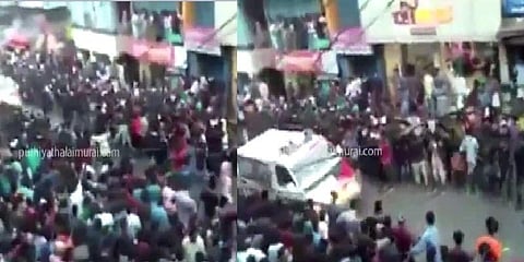 கூட்டத்தில் சிக்கிய ஆம்புலன்ஸ் ! நொடிகளில் வழி ஏற்படுத்திய மக்கள் - வீடியோ