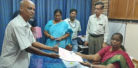 தனித் தொகுதியில் வேட்புமனுத் தாக்கல் செய்ய அடம்பிடித்த பொதுவேட்பாளர்