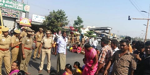 கோவை சிறுமியின் கொடூர கொலையைக் கண்டித்து சாலை மறியல்