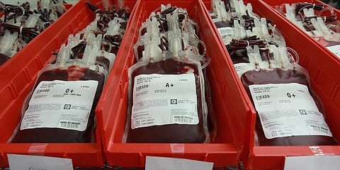 அசுத்த ரத்தம் விவகாரம் : ஆய்வு செய்ய குழு அமைப்பு