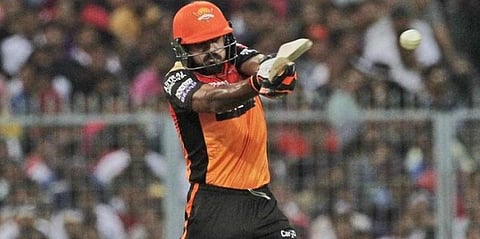 பதட்டமில்லாமல் சிக்ஸர் விளாசல் - விஜய்சங்கரின் ‘தனி ஸ்டைல்’ !