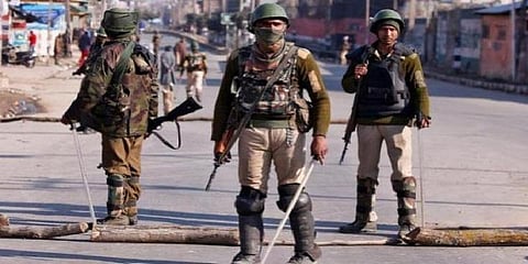 புல்வாமாவில் துப்பாக்கிச்சண்டை: பயங்கரவாதிகள் சுட்டுக்கொலை