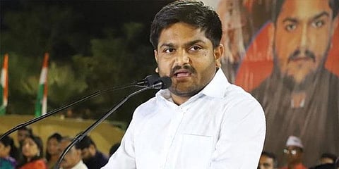 ஹர்திக் படேலுக்கு பின்னடைவு - மனுவை அவசரமாக விசாரிக்க உச்சநீதிமன்றமும் மறுப்பு