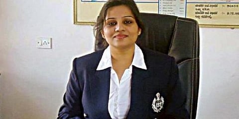 சப்பாத்தியில் வைத்து 2 ஆயிரம் பணப் பட்டுவாடா?