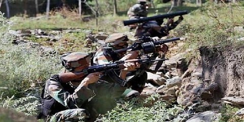 மாவோயிஸ்ட்டுகள் சண்டையில் நான்கு சிஆர்பிஎஃப் வீரர்கள் உயிரிழப்பு