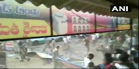 ஒய்.எஸ்.ஆர் கட்சி தொண்டர்கள் மீது தடியடி : வீடியோ பதிவு