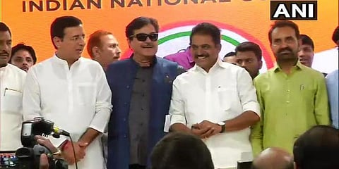 காங்கிரஸில் இன்று இணைந்தார் சத்ருகன் சின்கா