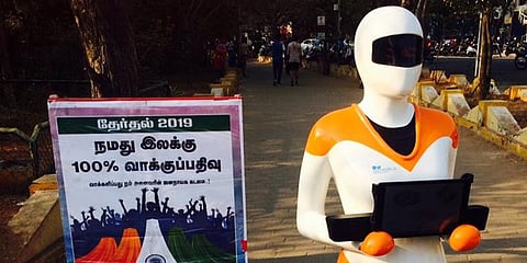 100% வாக்குப்பதிவு : விழிப்புணர்வு ஏற்படுத்தும் ரோபோ