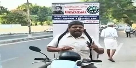 வேட்பாளர்களின் மொபைல் எண்களுடன் வலம் வரும் சமூக ஆர்வலர்