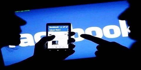 பேஸ்புக்கில் அரசியல் பதிவிட்டவரின் வீட்டுக்கே சென்று சோதனை செய்த பேஸ்புக் அதிகாரிகள்!