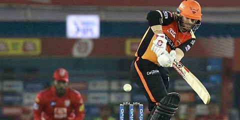 பொறுமையாக ஆடிய வார்னர் - ஹைதராபாத் 150 ரன்கள் குவிப்பு