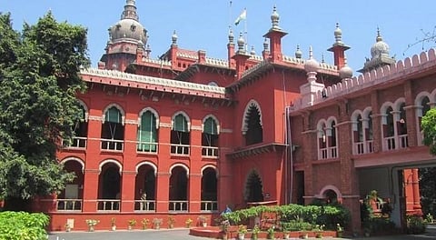 அரசு ஆசிரியர்கள் லாப நோக்கில் டியூசன் எடுப்பது சட்டவிரோதம் - உயர்நீதிமன்றம்