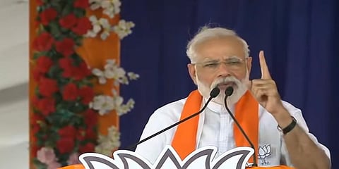 மக்கள் பணத்தை அபகரிக்க துடிக்கிறது காங்கிரஸ் : மோடி விமர்சனம்