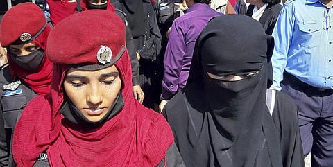 இந்து சிறுமிகள் கட்டாய மதமாற்றம் செய்யப்படவில்லை: பாக். நீதிமன்றம்