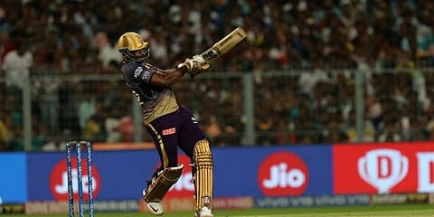 மீண்டும் அதிரடியாக மிரட்டிய ரஸ்ஸல் - அரைசதம் அடித்த சுப்மன் கில்