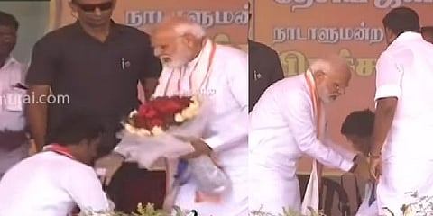 "காலில் விழ வேண்டாம்" என கூறிய மோடி ! கேட்காத வேட்பாளர்கள்