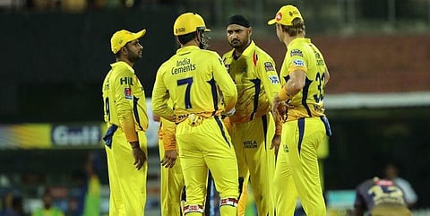 காய்ச்சலில் கார்த்திக், காயத்தில் ரஸல்: தவிப்பில் கொல்கத்தா, தெறிப்பில் சிஎஸ்கே!