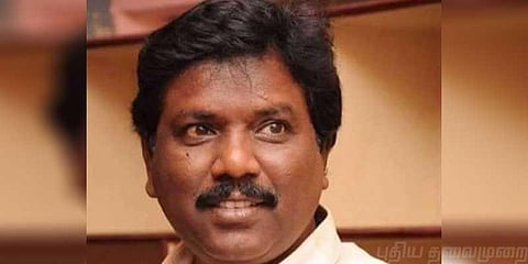 விடுதலைச் சிறுத்தைகள் கட்சி வேட்பாளர் வேன் மீது தாக்குதல்