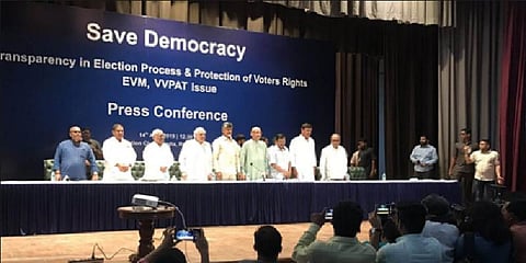 ‘50% வாக்கு சாவடிகளில் ஒப்புகை சீட்டை கணக்கிட வேண்டும்’ - உச்சநீதிமன்றத்தை நாடும் எதிர்க்கட்சிகள் ?