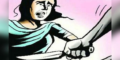 காதலிக்க மறுத்த ஐ.டி பெண்ணுக்கு அரிவாள் வெட்டு : சென்னையில் கொடூரம்