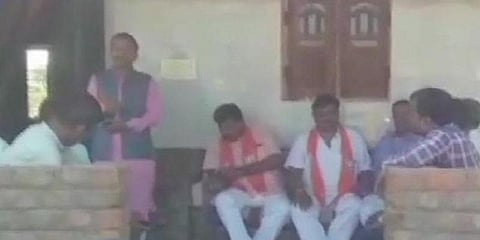 “மோடி கேமரா வைச்சிருக்கார், ஓட்டு போடவில்லைனா கண்டுபிடிச்சுருவாரு” பாஜக தலைவர் பேச்சு