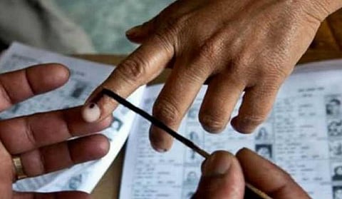 தமிழகத்தில் நாளை வாக்குப்பதிவு: சொந்த ஊருக்கு செல்ல சிறப்பு பேருந்துகள்..!