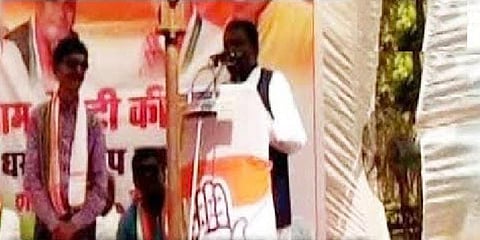 “கை சின்னத்தை தவிர்த்து மற்றதை தொட்டால் ஷாக் அடிக்கும்” - காங். அமைச்சர் சர்ச்சை பேச்சு