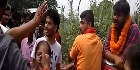 கண்ணையா குமாரை தடுத்து நிறுத்திய ஊர் மக்கள் - வைரல் வீடியோ