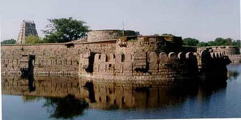 வேலூரில் 4 இடங்களில் அரசு விடுமுறை ரத்து