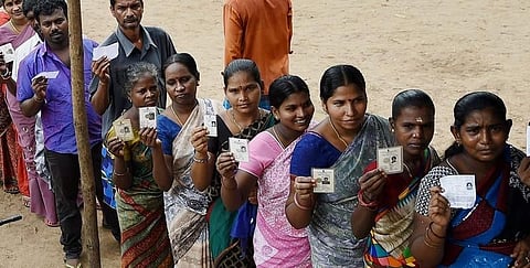 பூத் சிலிப் பிரச்னை... வாக்காளர்கள் கடும் வாக்குவாதம்