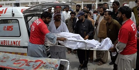 பேருந்தை மறித்து சரிமாரியாகச் சுட்ட பயங்கரவாதிகள்: 14 பேர் உயிரிழப்பு