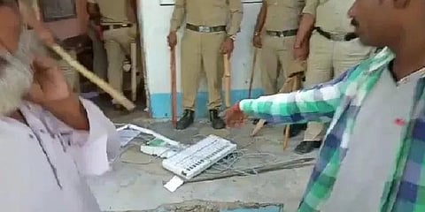 வன்முறையாட்டங்களுக்கு நடுவே நடந்த வாக்குப்பதிவுகள்