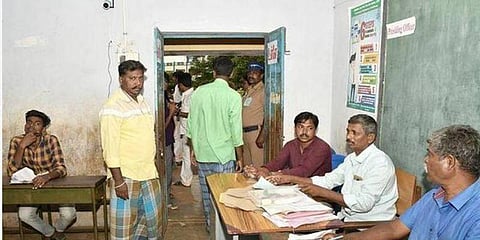 ‘ஒரே நபருக்கு 6 வாக்கு, மிரட்டப்பட்ட அதிகாரிகள்..’ - நீண்டு செல்லும் நத்தமேடு விதிமீறல்கள்