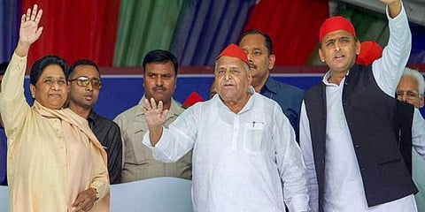 25 ஆண்டுகளுக்குப் பிறகு ஒரே மேடையில் தோன்றிய மாயாவதி; முலாயம் சிங்