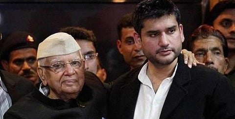 என்.டி.திவாரி மகன் தலையணையால் அமுக்கிக் கொலை? மனைவியிடம் விசாரணை!