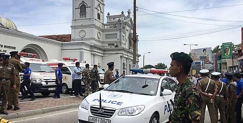 இலங்கை குண்டுவெடிப்பு: பலி எண்ணிக்கை 129 ஆக அதிகரிப்பு, 300 பேர் படுகாயம்!