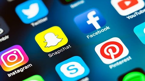 சமூக வலைத்தளங்களுக்கு உயர்நீதிமன்றம் அறிவுறுத்தல்