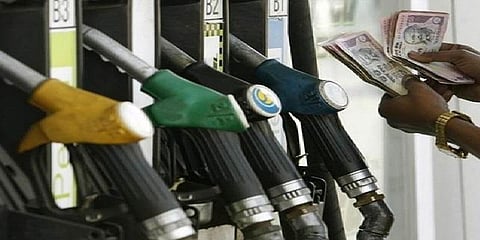உச்சத்தை தொடும் கச்சா எண்ணெய்: பெட்ரோல், டீசல் விலை உயர வாய்ப்பு?
