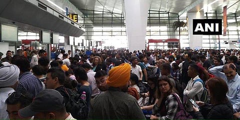 சர்வர் கோளாறு: ஏர் இந்தியா விமான சேவை கடும் பாதிப்பு