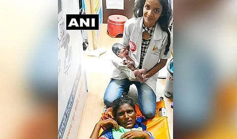 ரயில் நிலையத்தில் பிறந்த ஆண் குழந்தை - பியூஷ் கோயல் பாராட்டு