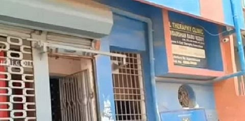 மருத்துவமனையில் செவிலியருக்கு அரிவாள் வெட்டு - தாய்மாமன் வெறிச்செயல்