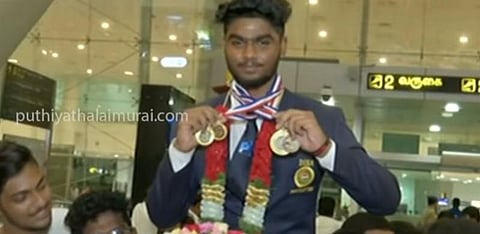 ஆசிய சாம்பியன்ஷிப் வலுதூக்குதல்: 3 தங்கம் வென்று தமிழக வீரர் சாதனை..!