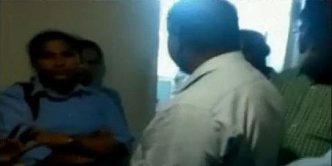 கோயம்பேடு மெட்ரோ அலுவலகத்தில் ஊழியர்கள் உள்ளிருப்பு போராட்டம்