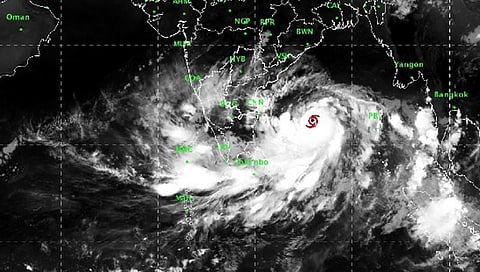 ஒடிசாவில் கரையை கடக்கிறது ஃபோனி புயல்... தயார் நிலையில் கடற்படை..!