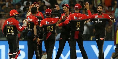 மழையால் போட்டி ரத்து: சோகத்துடன் வெளியேறியது பெங்களூரு அணி!